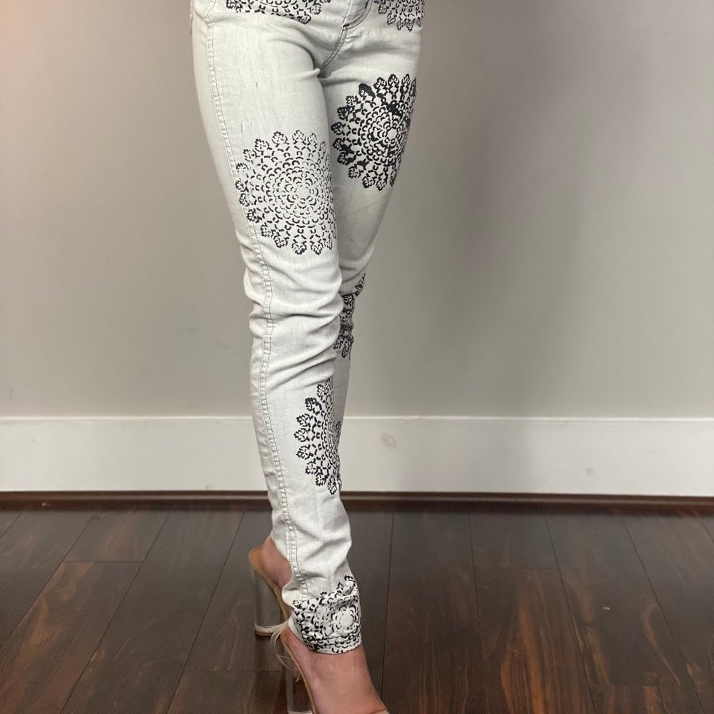 Custom design jeans - Picture 2 of 5